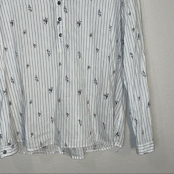 Maurices Size XXL Dainty Striped Floral Button Blouse Top - Picture 3 of 6